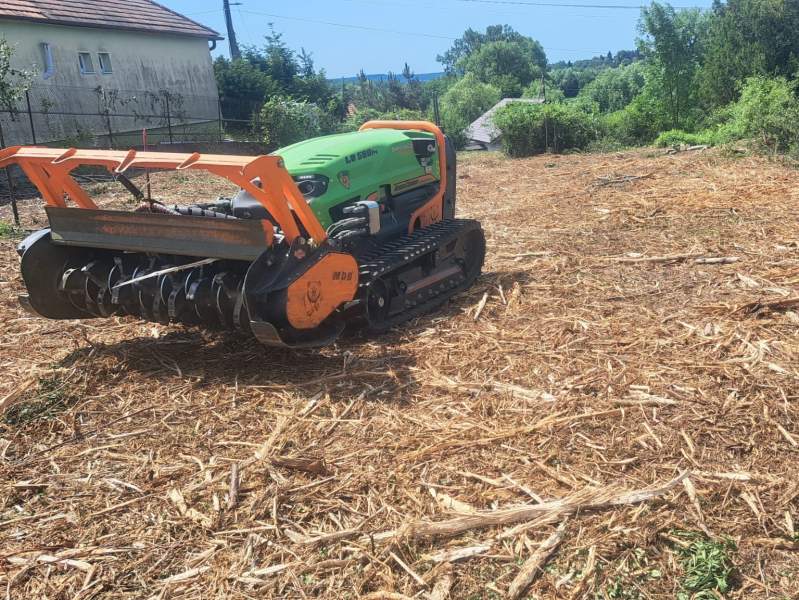 Čistenie zarasteného pozemku lesnou frézou Karol Štrba